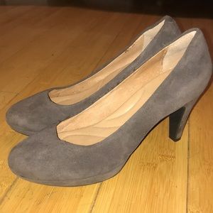 Clark’s BNWOT Grey Suede Heels